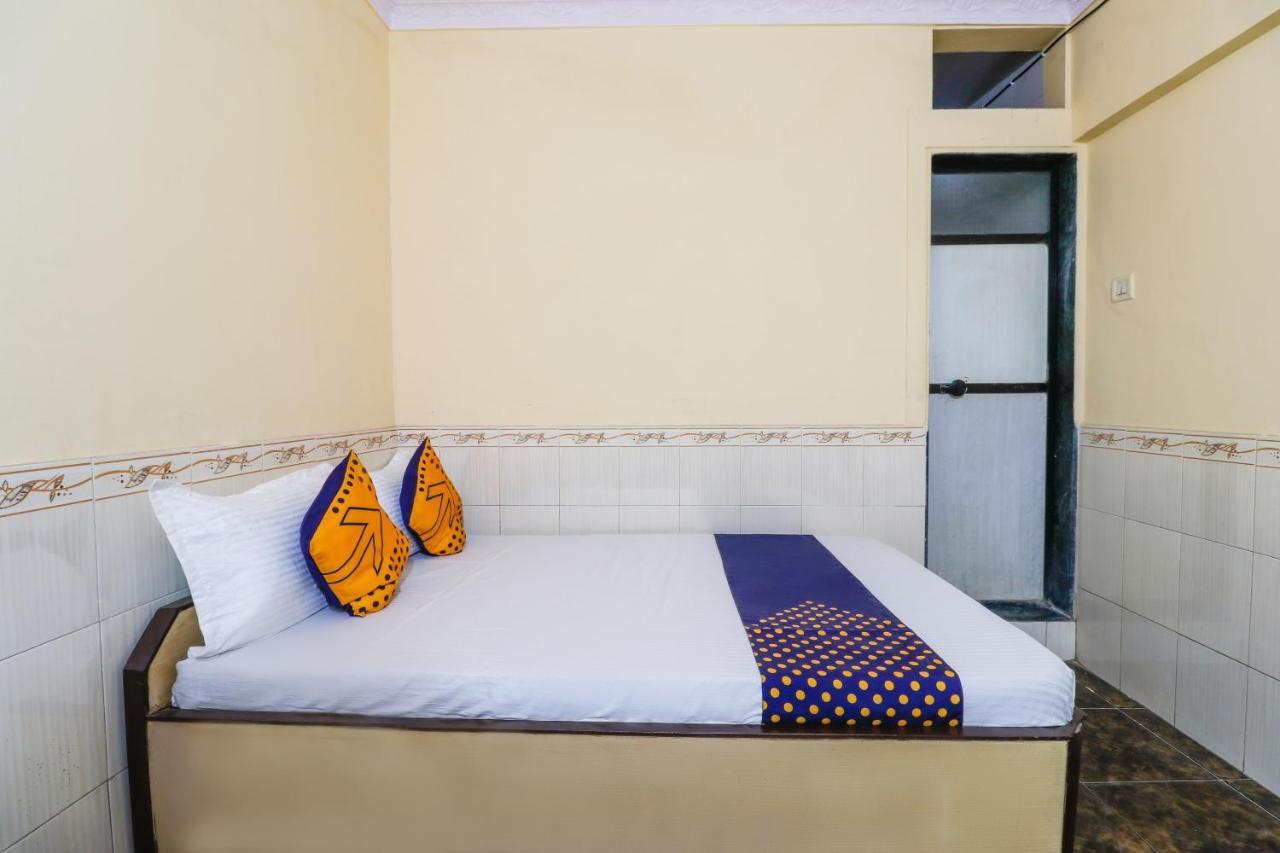 สปอต ออน 66527 ปัลลาวี ลอดจ์ Hotel Ulhasnagar ภายนอก รูปภาพ