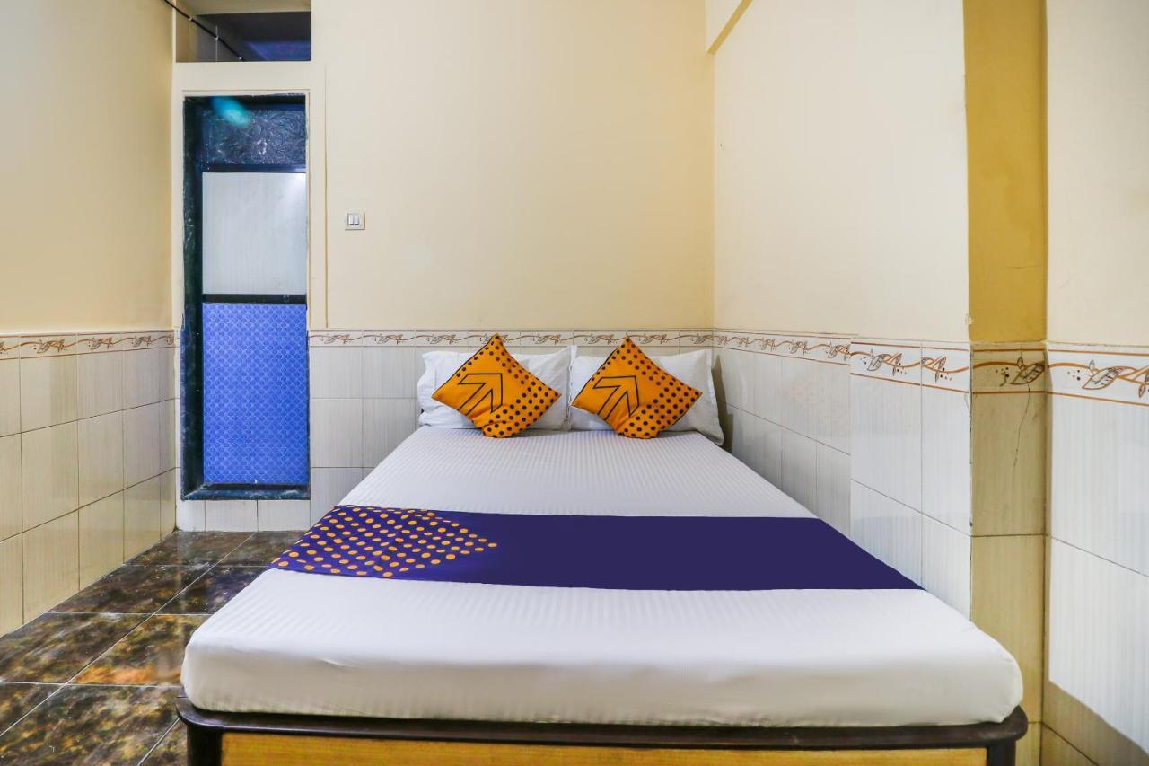 สปอต ออน 66527 ปัลลาวี ลอดจ์ Hotel Ulhasnagar ภายนอก รูปภาพ