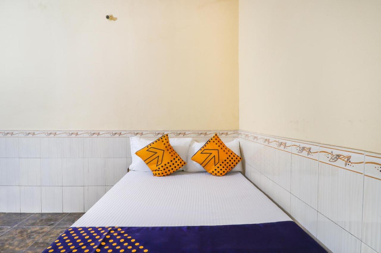 สปอต ออน 66527 ปัลลาวี ลอดจ์ Hotel Ulhasnagar ภายนอก รูปภาพ
