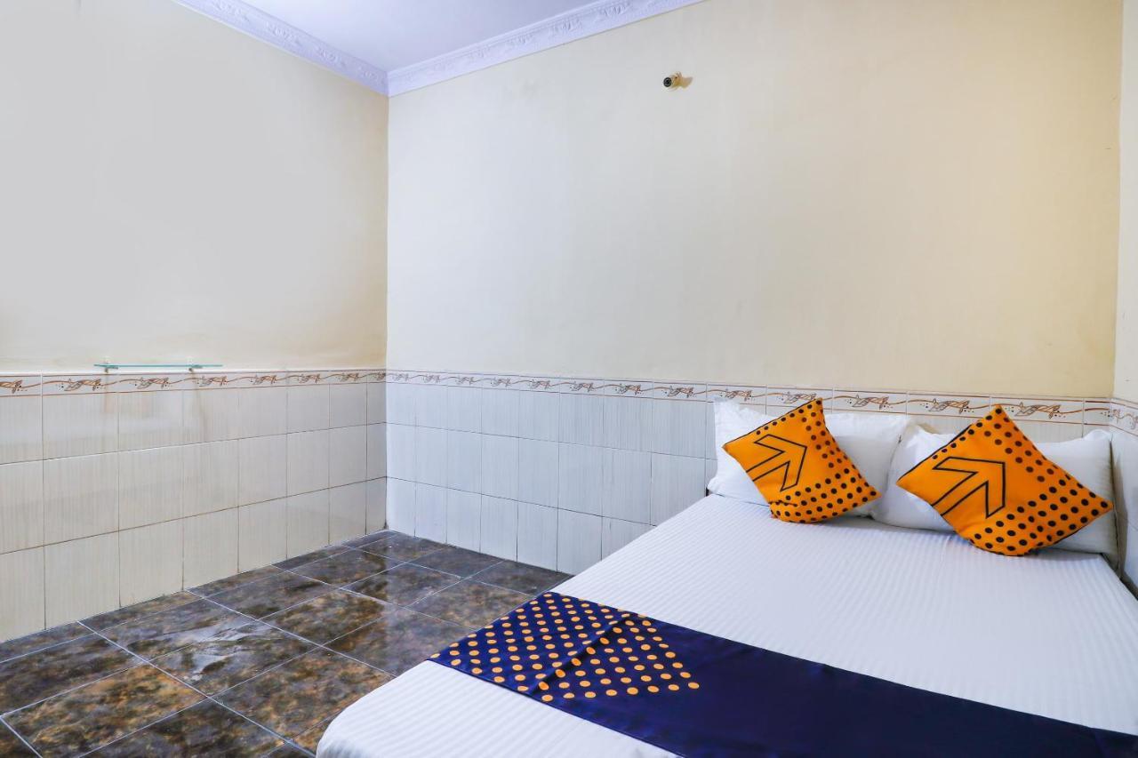 สปอต ออน 66527 ปัลลาวี ลอดจ์ Hotel Ulhasnagar ภายนอก รูปภาพ