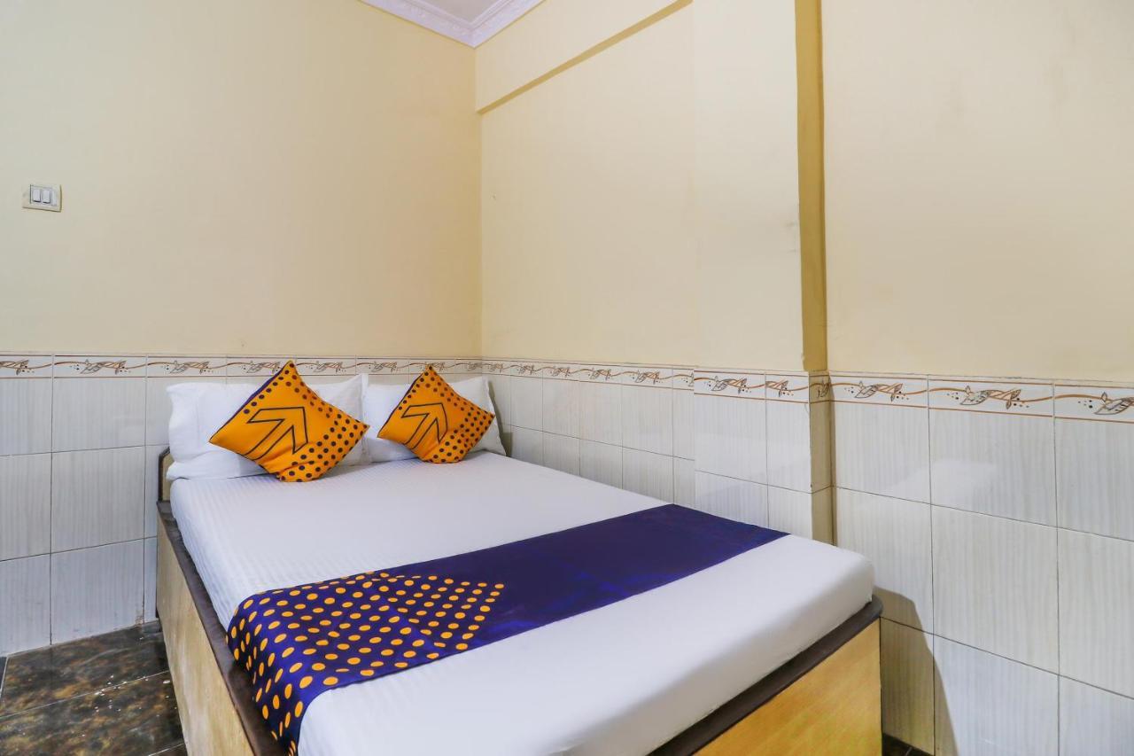 สปอต ออน 66527 ปัลลาวี ลอดจ์ Hotel Ulhasnagar ภายนอก รูปภาพ