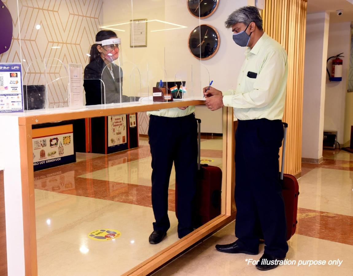 สปอต ออน 66527 ปัลลาวี ลอดจ์ Hotel Ulhasnagar ภายนอก รูปภาพ