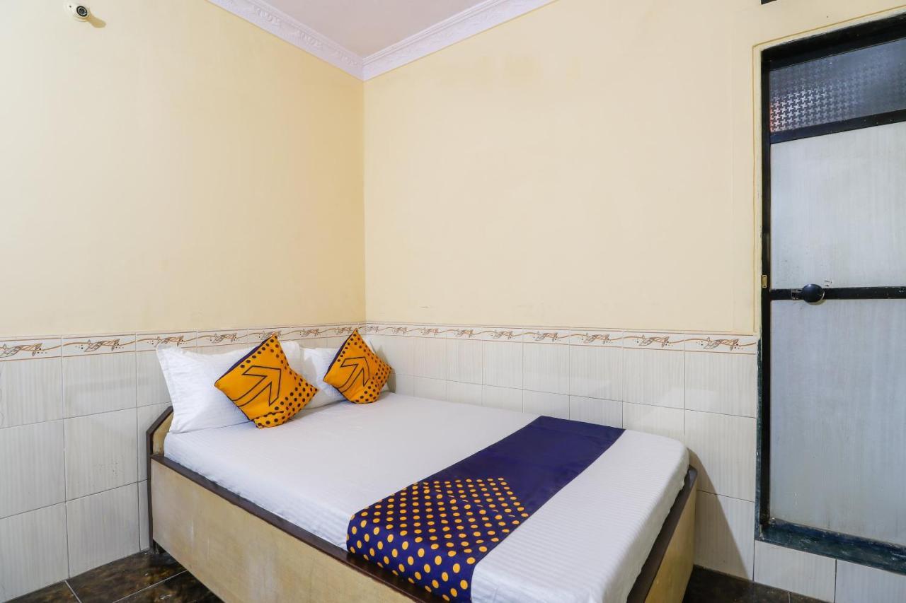 สปอต ออน 66527 ปัลลาวี ลอดจ์ Hotel Ulhasnagar ภายนอก รูปภาพ