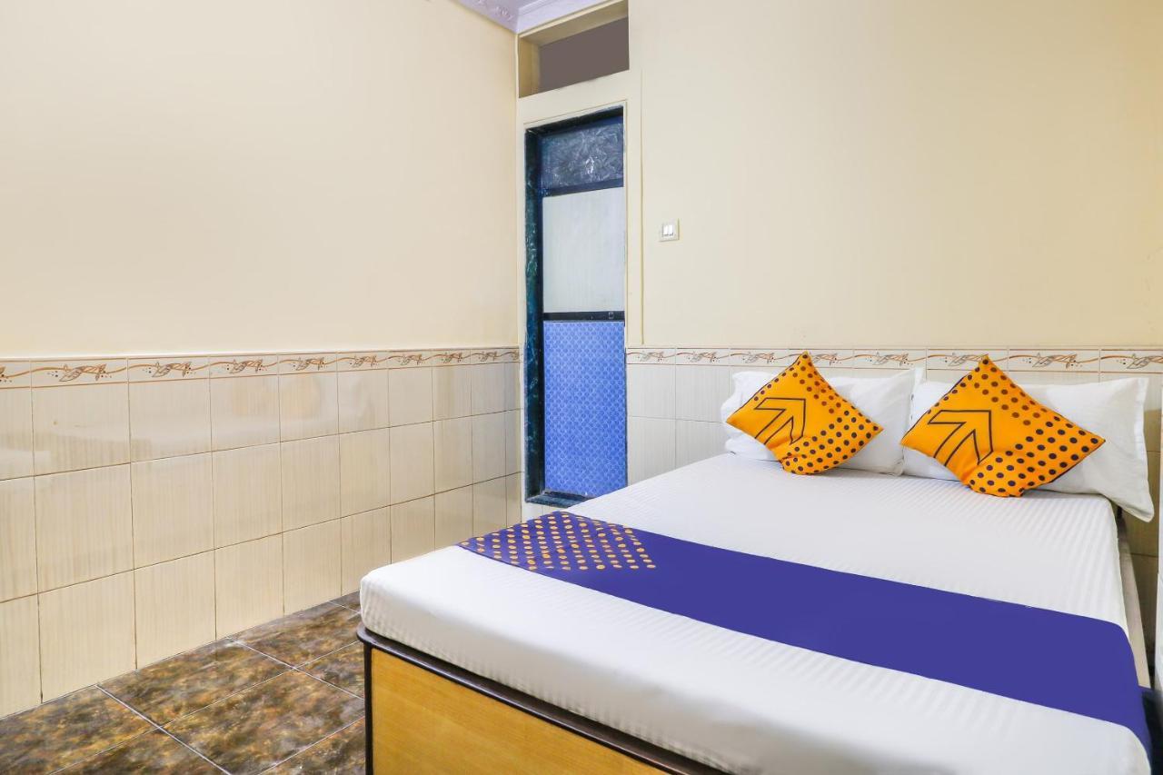 สปอต ออน 66527 ปัลลาวี ลอดจ์ Hotel Ulhasnagar ภายนอก รูปภาพ