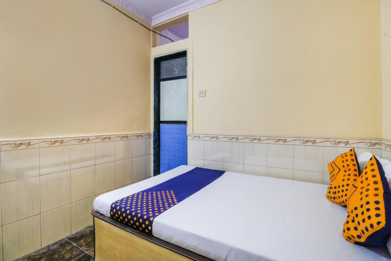 สปอต ออน 66527 ปัลลาวี ลอดจ์ Hotel Ulhasnagar ภายนอก รูปภาพ